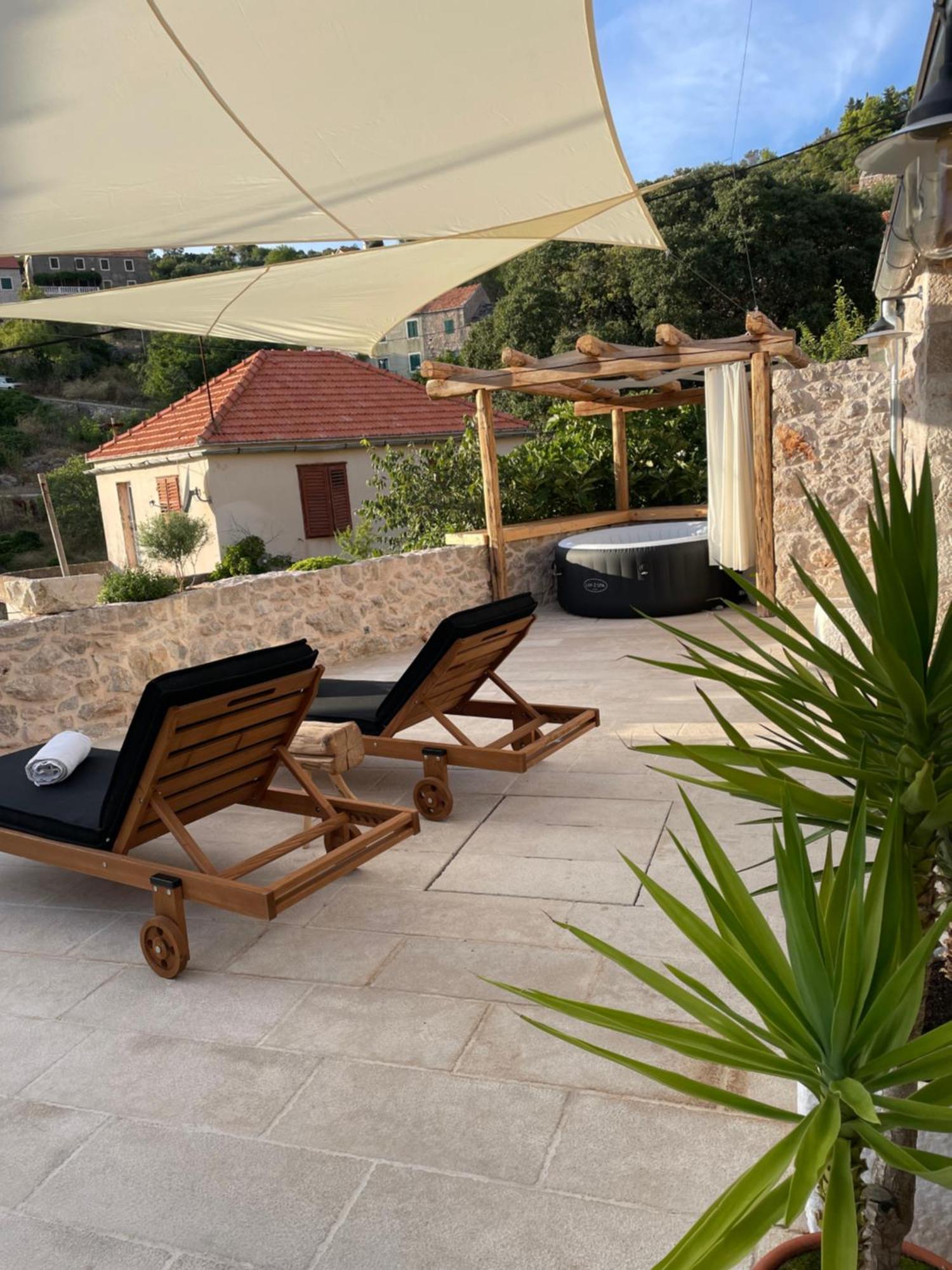 Villaer Teza Hvar